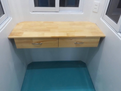 Nội thất composite đúc liền khối, bàn làm việc có ngăn kéo đôi