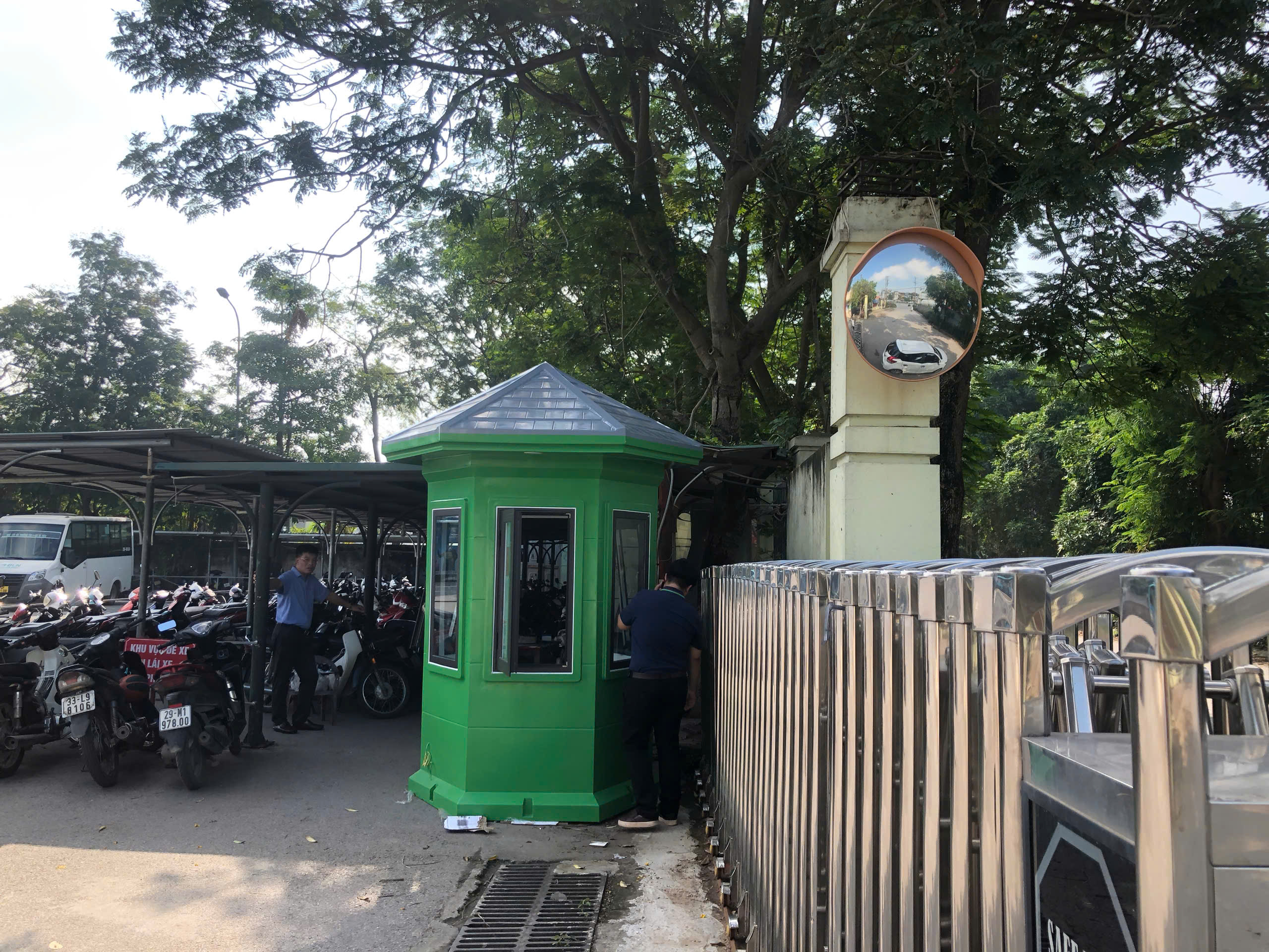 Bốt bảo vệ cổng ra vào
