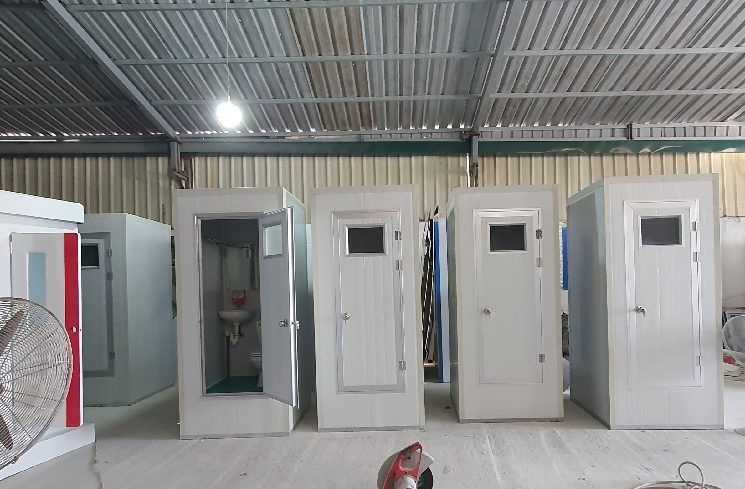 Nhà vệ sinh công trường