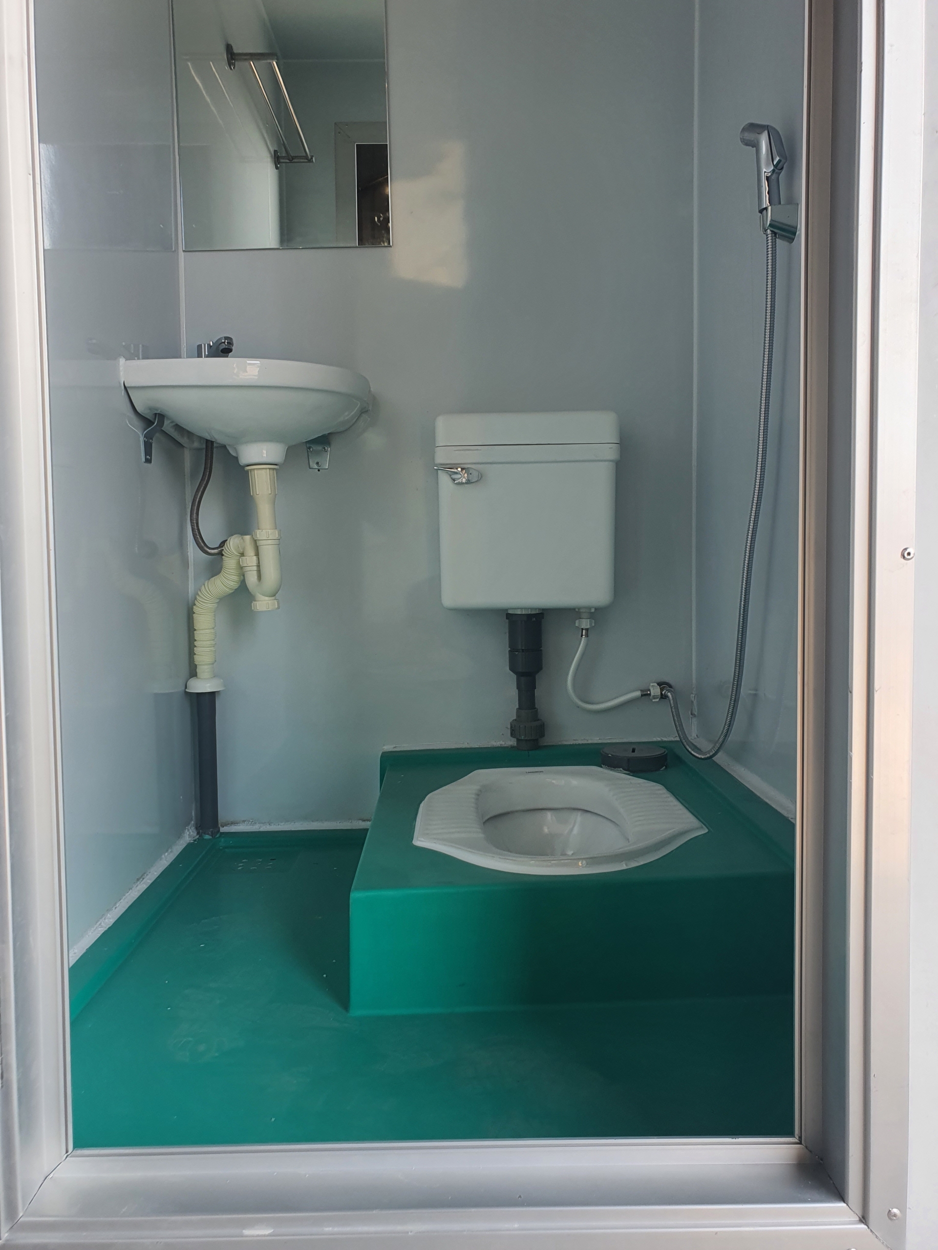 Trang bị các thiết bị vệ sinh phù hợp với điều kiện sử dụng tại công trường